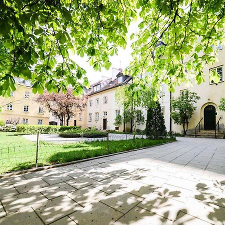 Designers Apartment In The Old Town Варшава Экстерьер фото