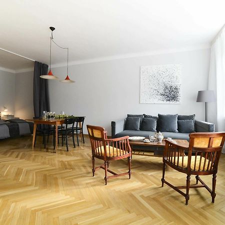 Designers Apartment In The Old Town Варшава Экстерьер фото